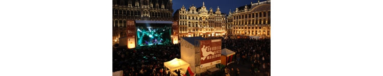 Foto van een Brussels Jazz Marathon podium op het Brusselse Grote Markt